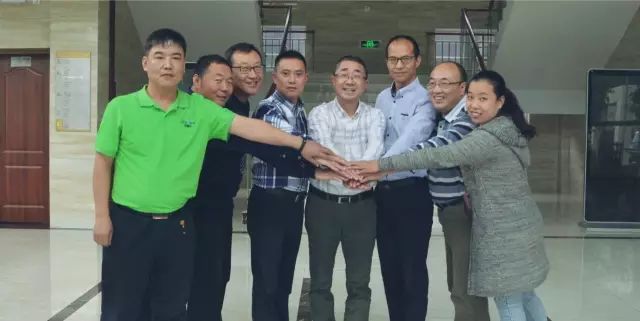 �л�΢��Ԫ�س������ӹ�����ҳ