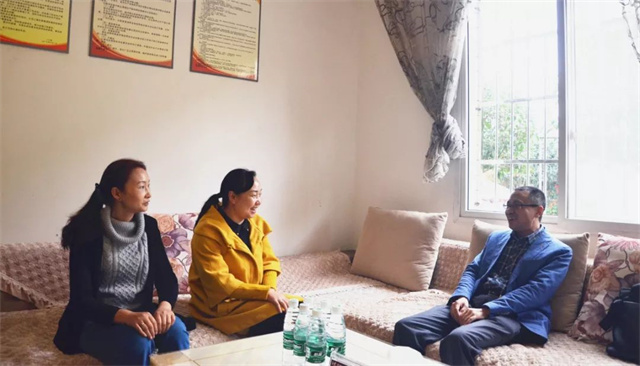 ���ӹ�����ҳ������Ա��һ��