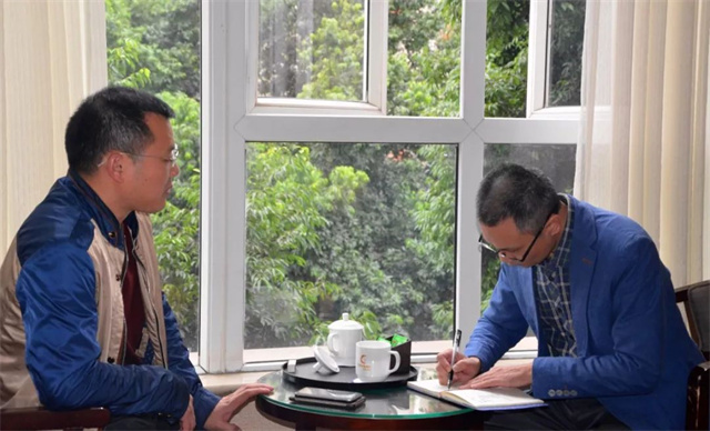 ���ӹ�����ҳ������Ա��һ��