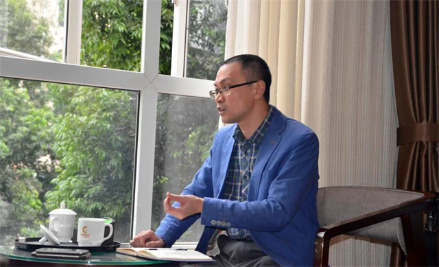 ���ӹ�����ҳ������Ա��һ��