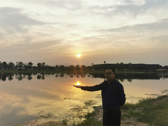 ���ӹ�����ҳ��Ӱ������Ʒ����΢˲�䡷